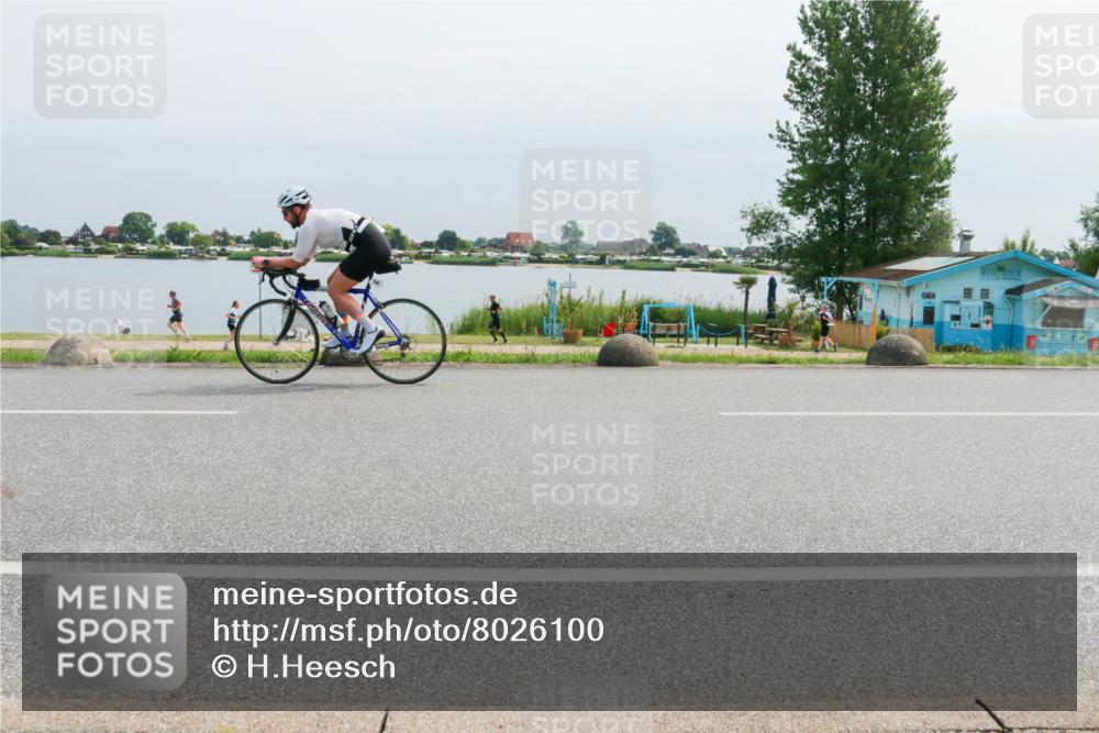 15.06.2025 - 27. Vierlanden-Triathlon H.Heesch http://msf.ph/oto/8026100 15.06.2025 11:18:50 Radfahren 745, 832, 863 meine-sportfotos.de