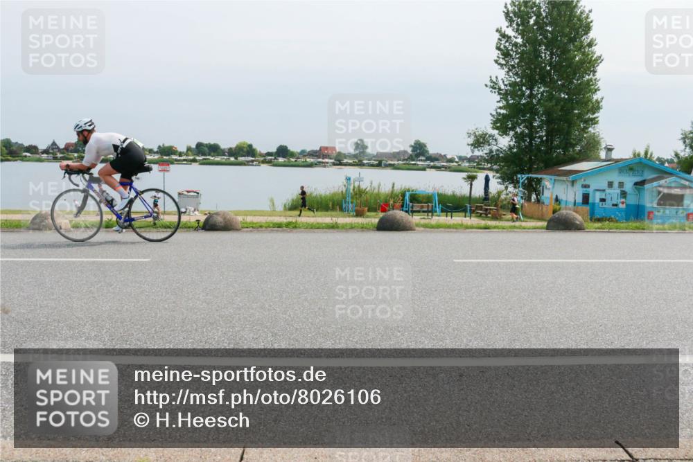 15.06.2025 - 27. Vierlanden-Triathlon H.Heesch http://msf.ph/oto/8026106 15.06.2025 11:18:50 Radfahren 745, 832, 863 meine-sportfotos.de
