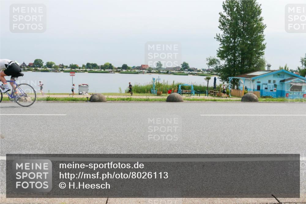 15.06.2025 - 27. Vierlanden-Triathlon H.Heesch http://msf.ph/oto/8026113 15.06.2025 11:18:50 Radfahren 745, 832, 863 meine-sportfotos.de