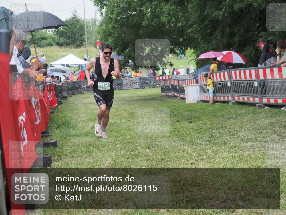 21.06.2025 - 27. Vierlanden-Triathlon KatJ http://msf.ph/oto/8026115 15.06.2025 13:28:57 Ziel 706 meine-sportfotos.de
