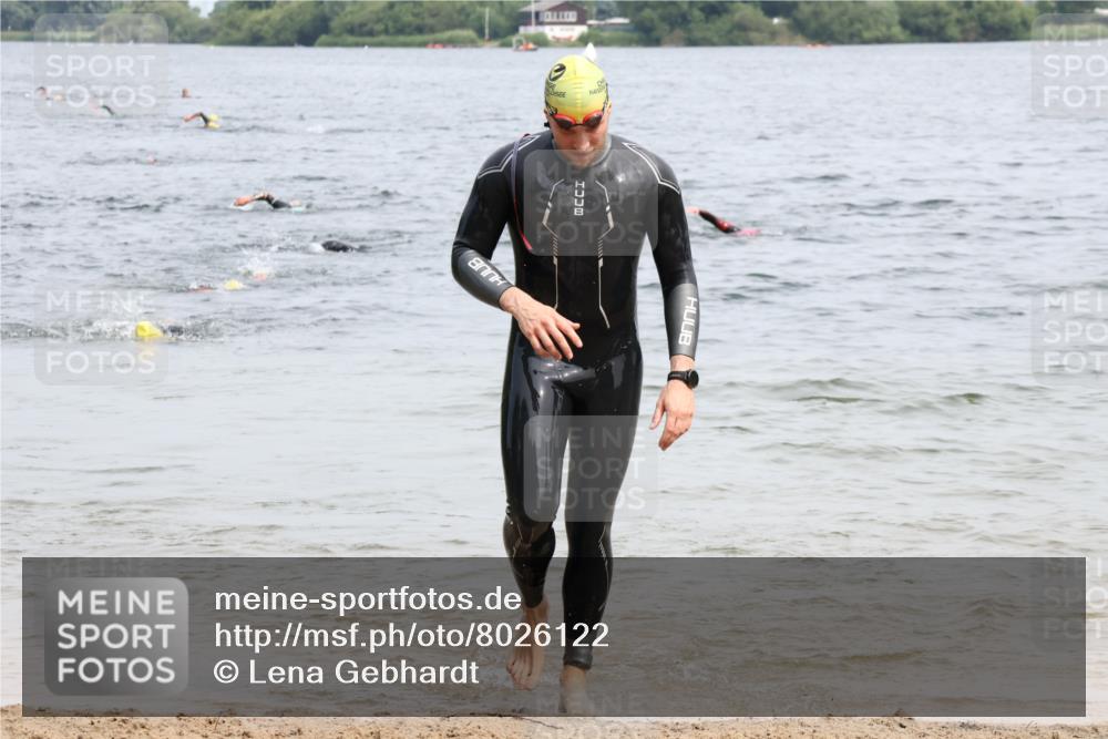 15.06.2025 - 27. Vierlanden-Triathlon Lena Gebhardt http://msf.ph/oto/8026122 15.06.2025 10:58:04 Schwimmen 640, 647, 705, 762 meine-sportfotos.de