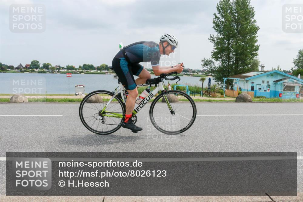 21.06.2025 - 27. Vierlanden-Triathlon H.Heesch http://msf.ph/oto/8026123 15.06.2025 12:10:34 Radfahren 654, 685, 707 meine-sportfotos.de