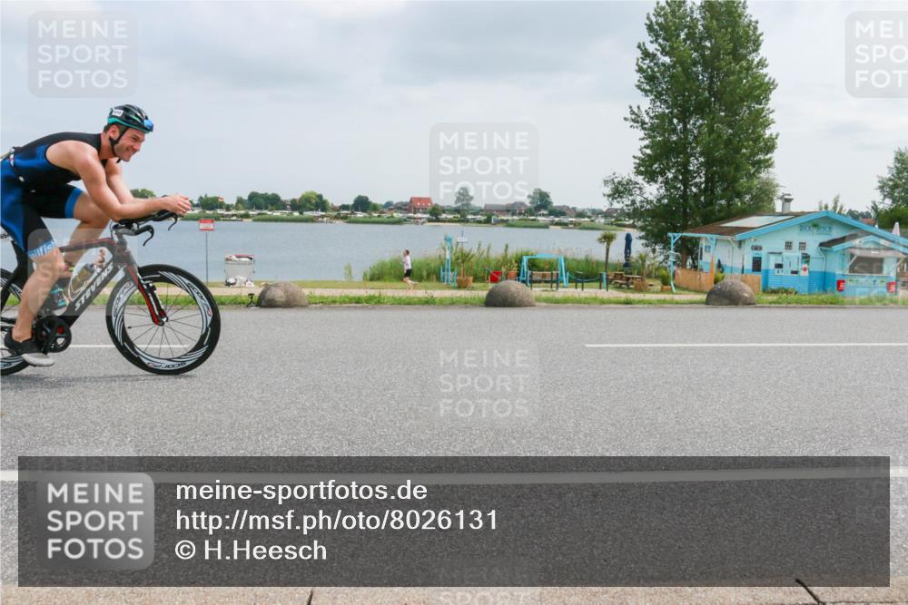21.06.2025 - 27. Vierlanden-Triathlon H.Heesch http://msf.ph/oto/8026131 15.06.2025 12:10:35 Radfahren 654, 685, 707 meine-sportfotos.de