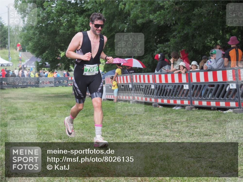 21.06.2025 - 27. Vierlanden-Triathlon KatJ http://msf.ph/oto/8026135 15.06.2025 13:28:58 Ziel 706 meine-sportfotos.de