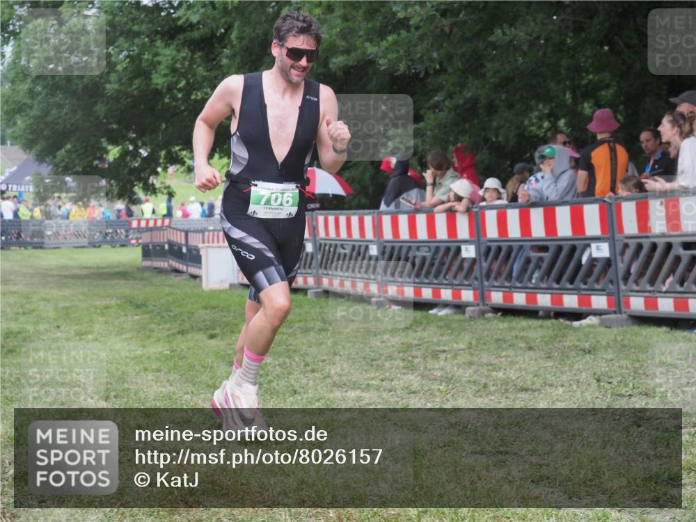 21.06.2025 - 27. Vierlanden-Triathlon KatJ http://msf.ph/oto/8026157 15.06.2025 13:28:58 Ziel 706 meine-sportfotos.de