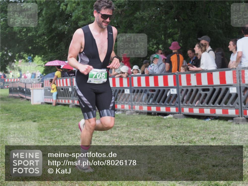 21.06.2025 - 27. Vierlanden-Triathlon KatJ http://msf.ph/oto/8026178 15.06.2025 13:28:59 Ziel 706 meine-sportfotos.de
