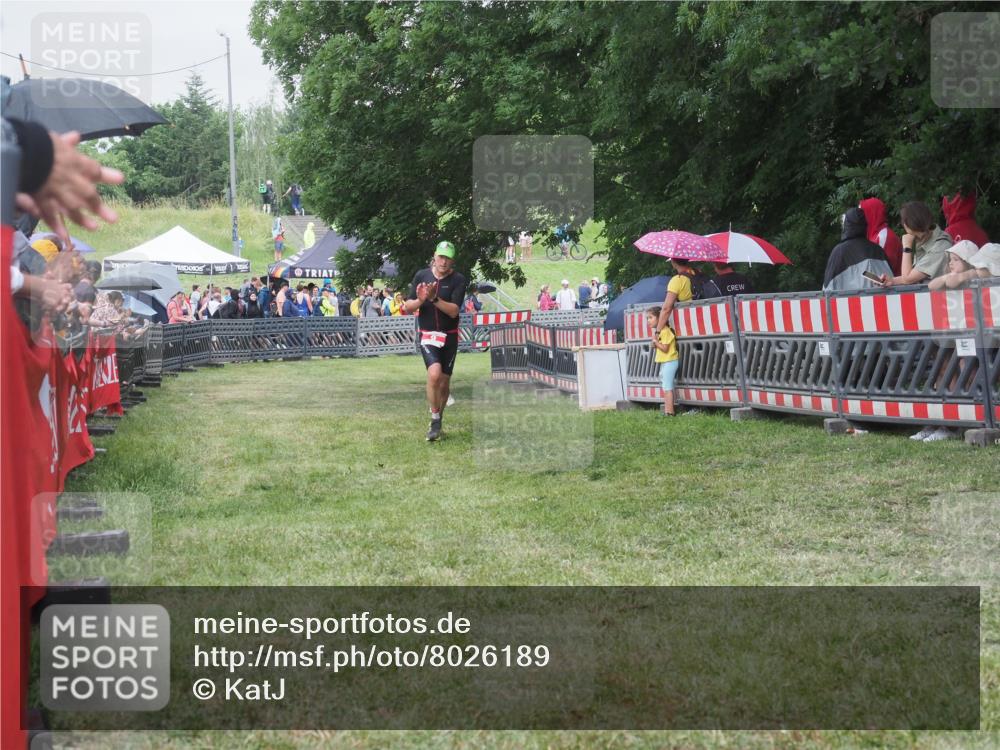 21.06.2025 - 27. Vierlanden-Triathlon KatJ http://msf.ph/oto/8026189 15.06.2025 13:29:11 Ziel 9, 952 meine-sportfotos.de