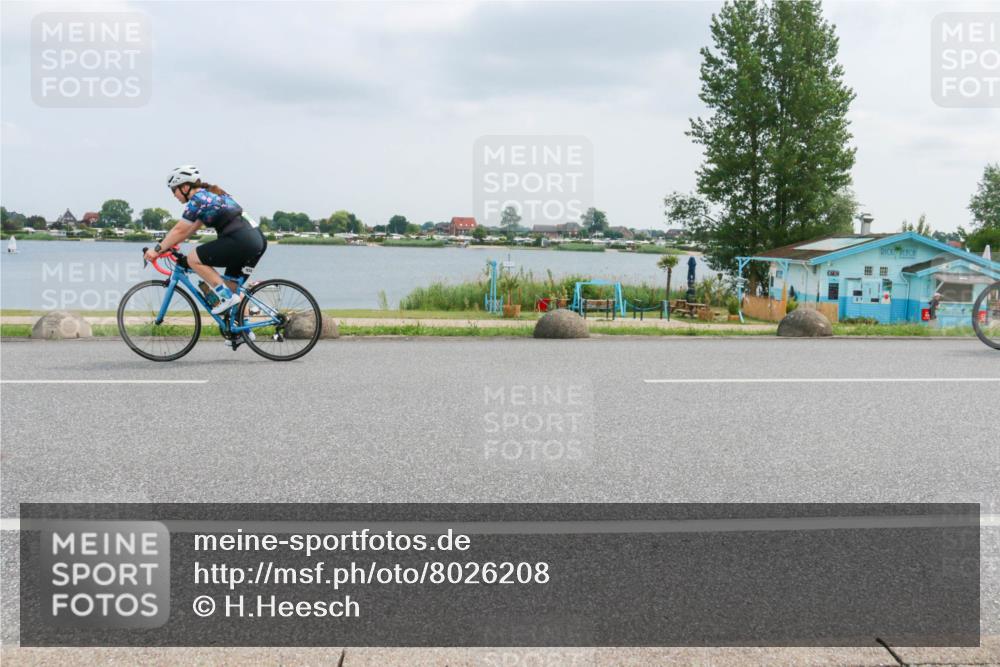 21.06.2025 - 27. Vierlanden-Triathlon H.Heesch http://msf.ph/oto/8026208 15.06.2025 12:11:01 Radfahren 880, 885, 932 meine-sportfotos.de