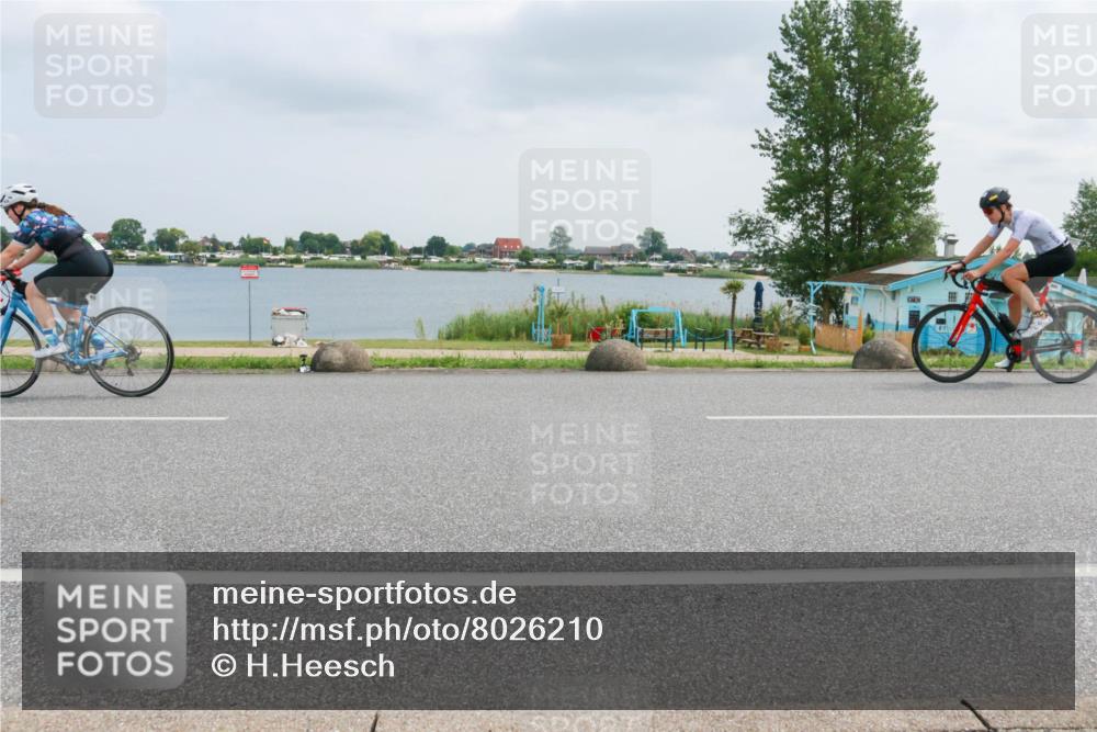 21.06.2025 - 27. Vierlanden-Triathlon H.Heesch http://msf.ph/oto/8026210 15.06.2025 12:11:01 Radfahren 880, 885, 932 meine-sportfotos.de