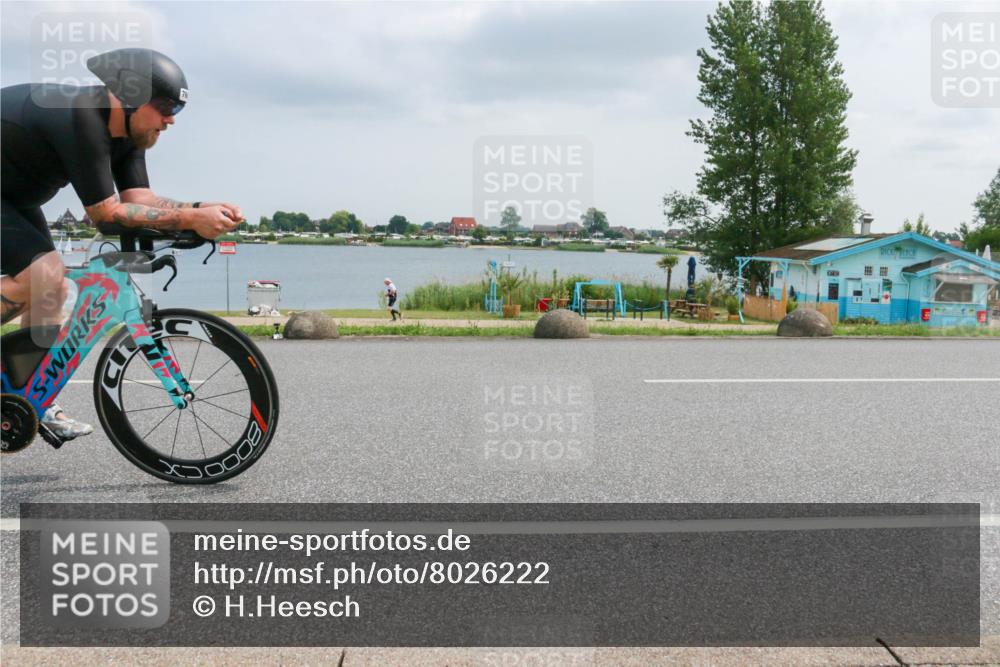 21.06.2025 - 27. Vierlanden-Triathlon H.Heesch http://msf.ph/oto/8026222 15.06.2025 12:11:15 Radfahren 760, 761 meine-sportfotos.de