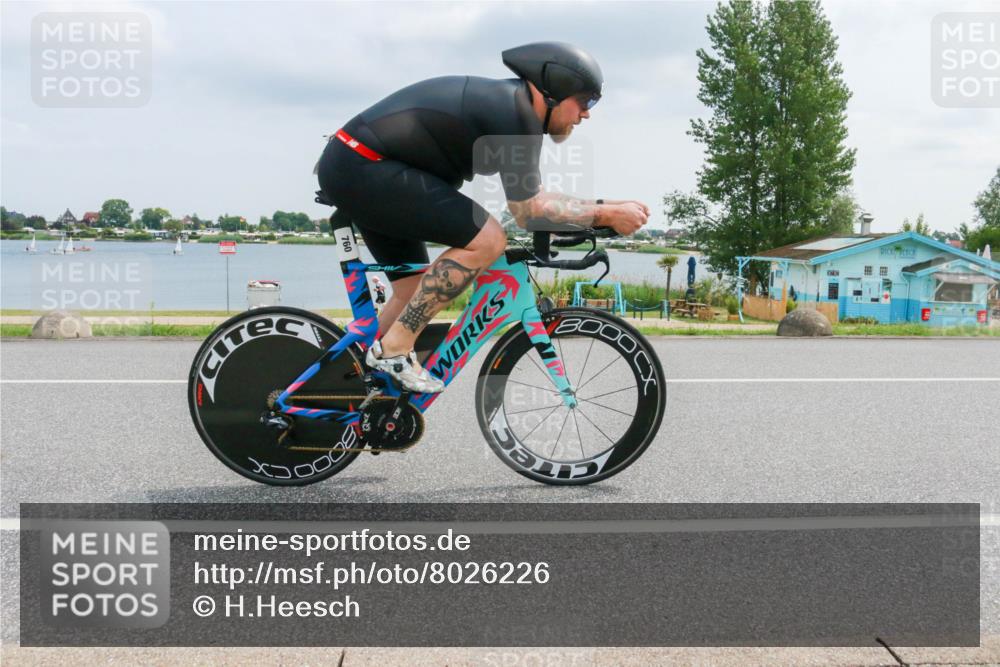 21.06.2025 - 27. Vierlanden-Triathlon H.Heesch http://msf.ph/oto/8026226 15.06.2025 12:11:15 Radfahren 760, 761 meine-sportfotos.de