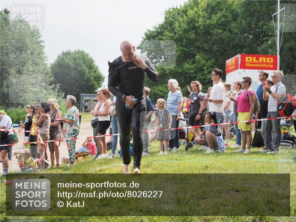 15.06.2025 - 27. Vierlanden-Triathlon KatJ http://msf.ph/oto/8026227 15.06.2025 10:59:40 Schwimmen 641, 668, 751 meine-sportfotos.de