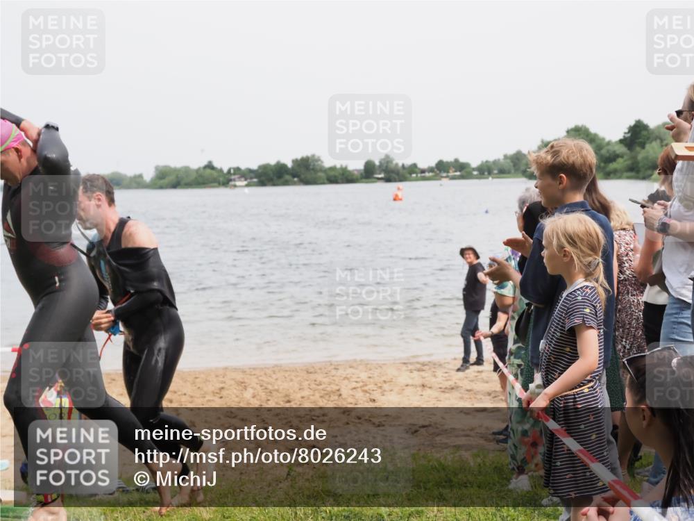 21.06.2025 - 27. Vierlanden-Triathlon MichiJ http://msf.ph/oto/8026243 15.06.2026 10:57:02 Schwimmen 654, 688, 711, 718 meine-sportfotos.de