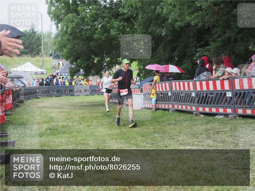 21.06.2025 - 27. Vierlanden-Triathlon KatJ http://msf.ph/oto/8026255 15.06.2025 13:29:12 Ziel 9, 952 meine-sportfotos.de