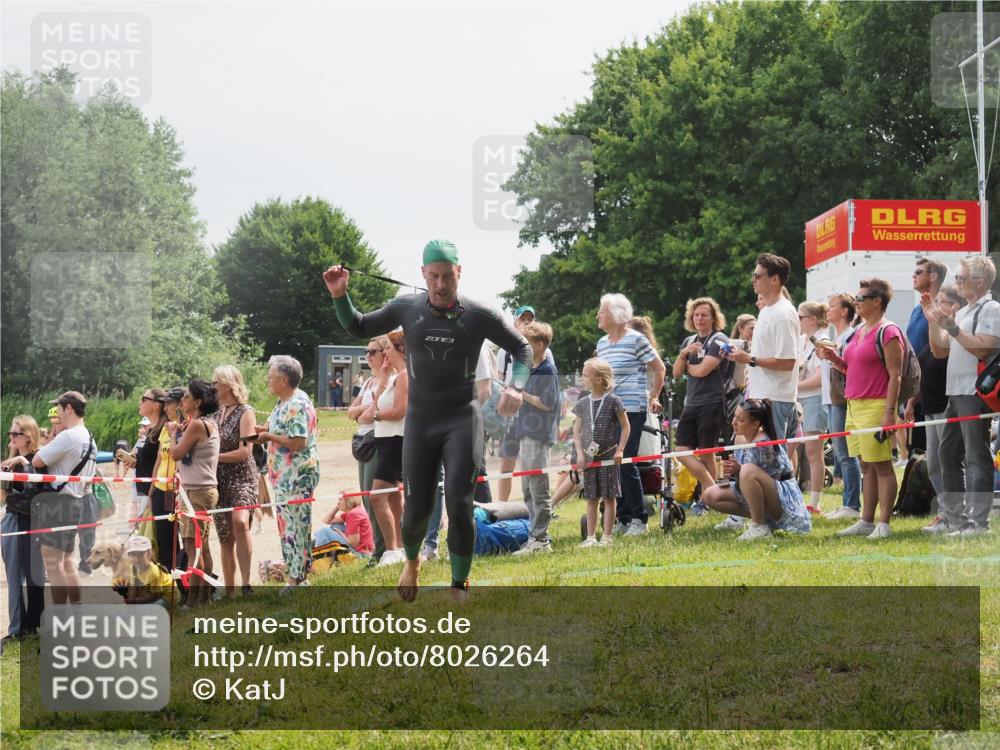 15.06.2025 - 27. Vierlanden-Triathlon KatJ http://msf.ph/oto/8026264 15.06.2025 10:59:44 Schwimmen 641, 668, 727 meine-sportfotos.de