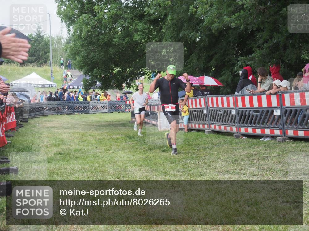 21.06.2025 - 27. Vierlanden-Triathlon KatJ http://msf.ph/oto/8026265 15.06.2025 13:29:13 Ziel 9, 952 meine-sportfotos.de