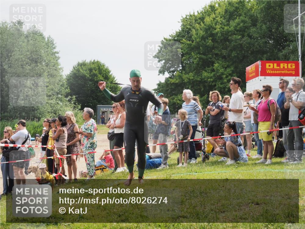 15.06.2025 - 27. Vierlanden-Triathlon KatJ http://msf.ph/oto/8026274 15.06.2025 10:59:44 Schwimmen 641, 668, 727 meine-sportfotos.de