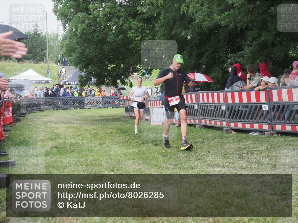 21.06.2025 - 27. Vierlanden-Triathlon KatJ http://msf.ph/oto/8026285 15.06.2025 13:29:13 Ziel 9, 952 meine-sportfotos.de