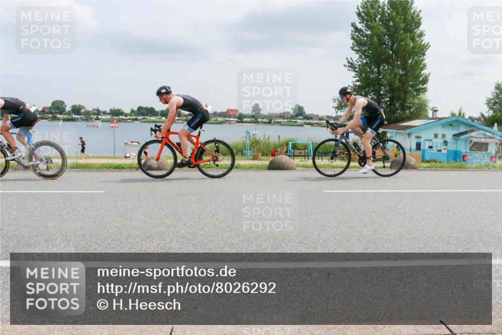 21.06.2025 - 27. Vierlanden-Triathlon H.Heesch http://msf.ph/oto/8026292 15.06.2025 12:11:32 Radfahren 705, 806, 1024, 1025, 1026, 1027 meine-sportfotos.de