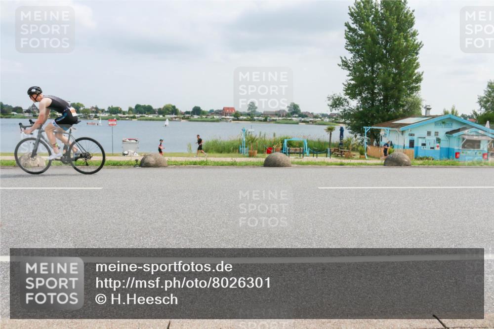 21.06.2025 - 27. Vierlanden-Triathlon H.Heesch http://msf.ph/oto/8026301 15.06.2025 12:11:32 Radfahren 705, 806, 1024, 1025, 1026, 1027 meine-sportfotos.de
