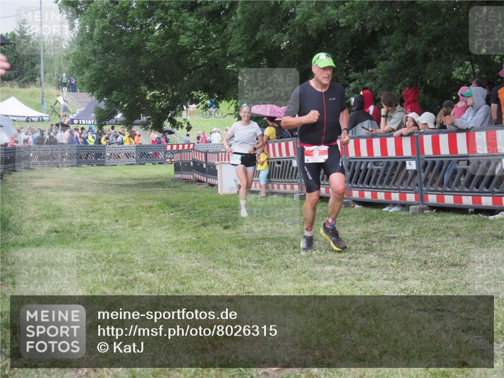 21.06.2025 - 27. Vierlanden-Triathlon KatJ http://msf.ph/oto/8026315 15.06.2025 13:29:14 Ziel 9, 952 meine-sportfotos.de
