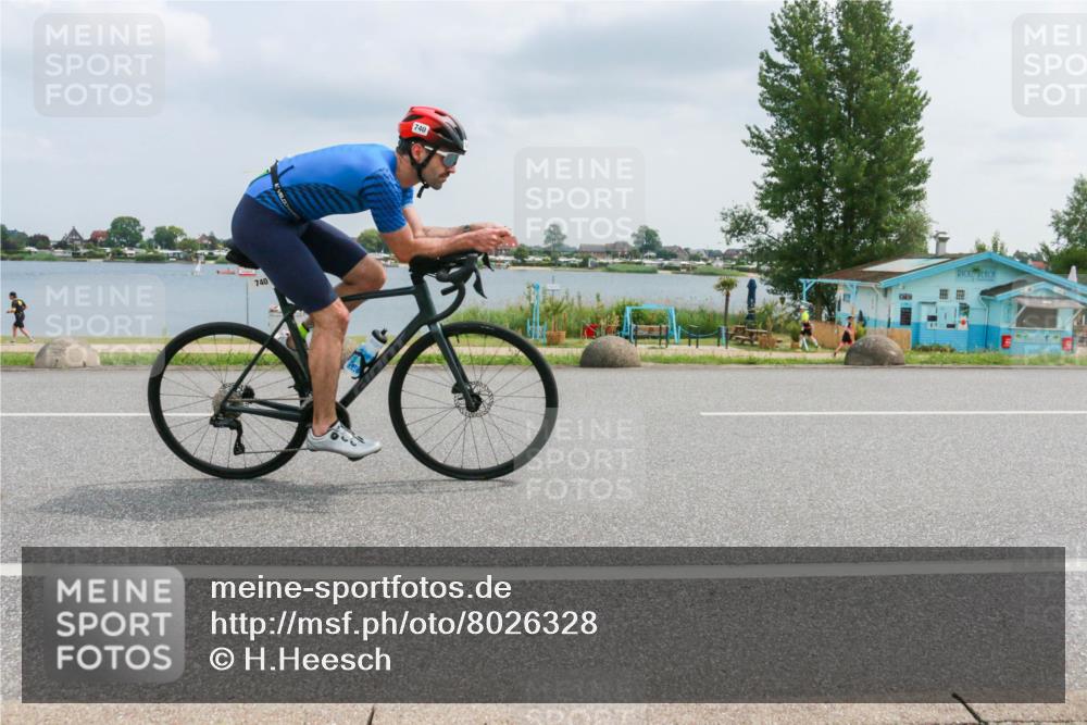 21.06.2025 - 27. Vierlanden-Triathlon H.Heesch http://msf.ph/oto/8026328 15.06.2025 12:11:38 Radfahren 229, 740, 806, 898, 901, 1025, 1026, 1027 meine-sportfotos.de
