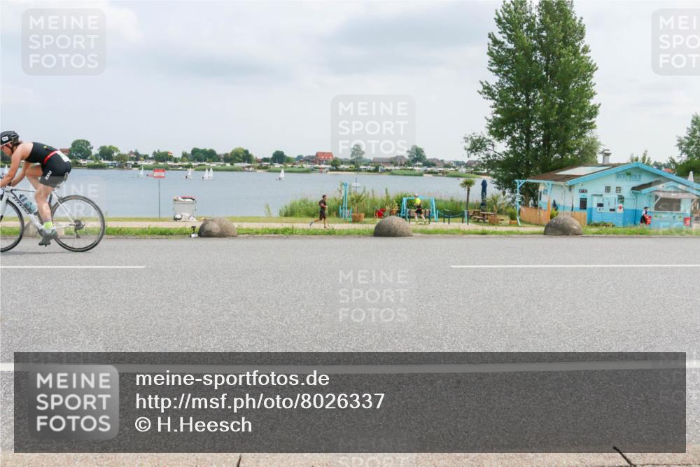 21.06.2025 - 27. Vierlanden-Triathlon H.Heesch http://msf.ph/oto/8026337 15.06.2025 12:11:40 Radfahren 229, 740, 898, 901 meine-sportfotos.de