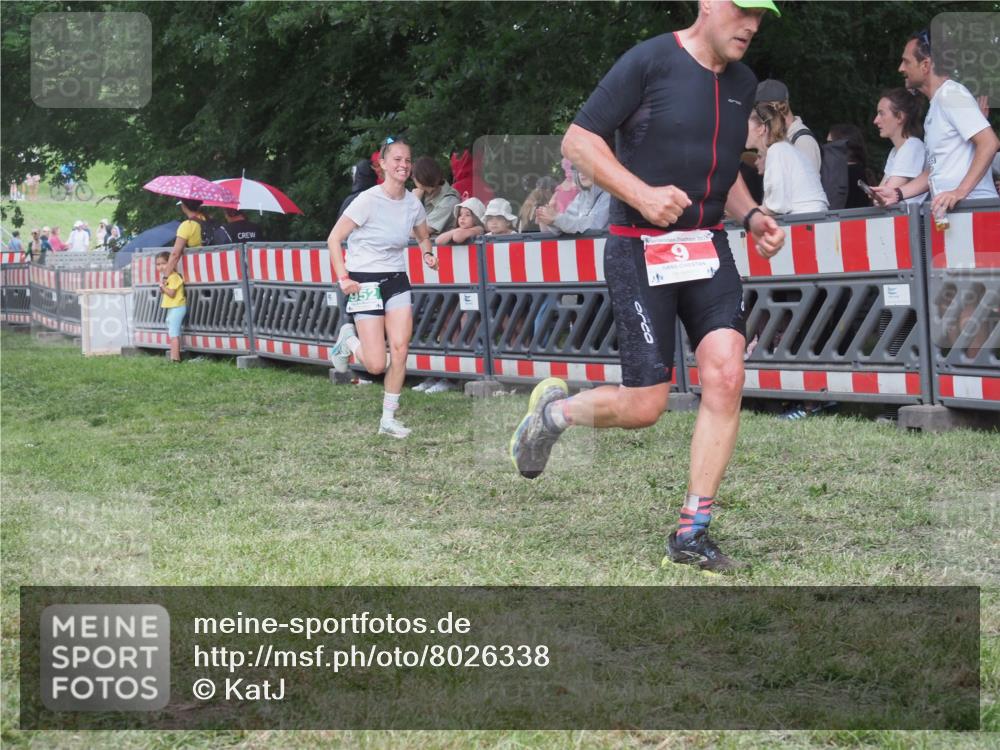 21.06.2025 - 27. Vierlanden-Triathlon KatJ http://msf.ph/oto/8026338 15.06.2025 13:29:15 Ziel 9, 952 meine-sportfotos.de