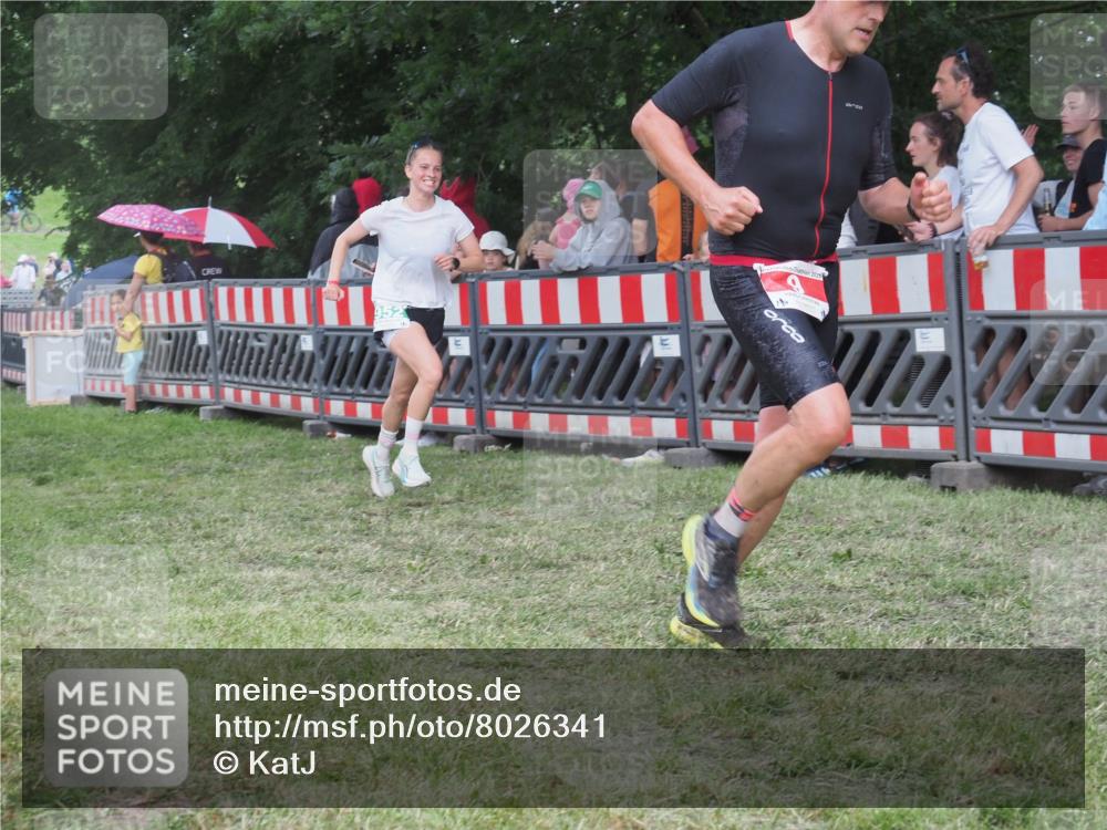 21.06.2025 - 27. Vierlanden-Triathlon KatJ http://msf.ph/oto/8026341 15.06.2025 13:29:15 Ziel 9, 952 meine-sportfotos.de