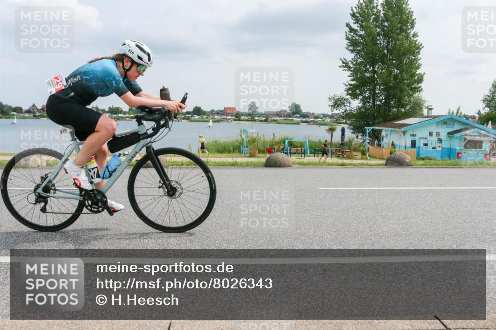 21.06.2025 - 27. Vierlanden-Triathlon H.Heesch http://msf.ph/oto/8026343 15.06.2025 12:11:42 Radfahren 229, 898, 901 meine-sportfotos.de