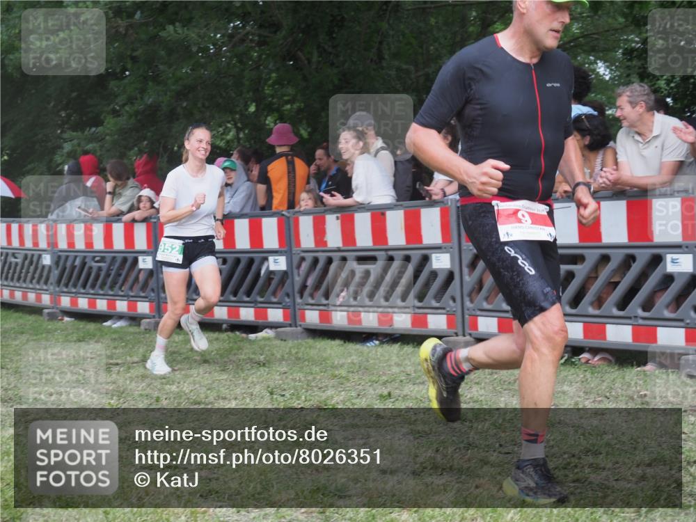 21.06.2025 - 27. Vierlanden-Triathlon KatJ http://msf.ph/oto/8026351 15.06.2025 13:29:15 Ziel 9, 952 meine-sportfotos.de