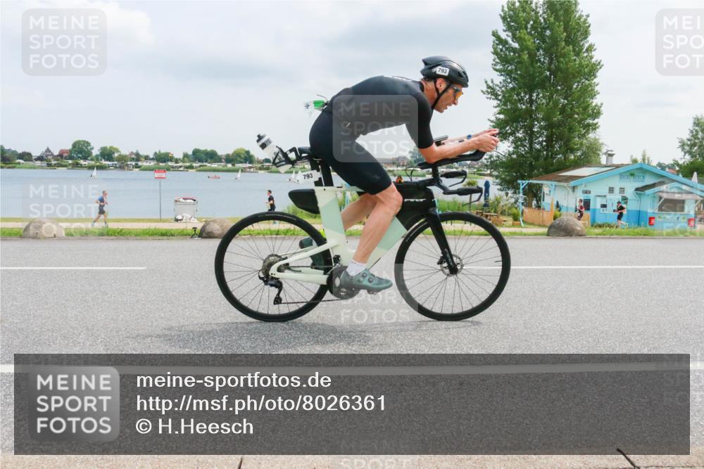 21.06.2025 - 27. Vierlanden-Triathlon H.Heesch http://msf.ph/oto/8026361 15.06.2025 12:11:55 Radfahren 793 meine-sportfotos.de