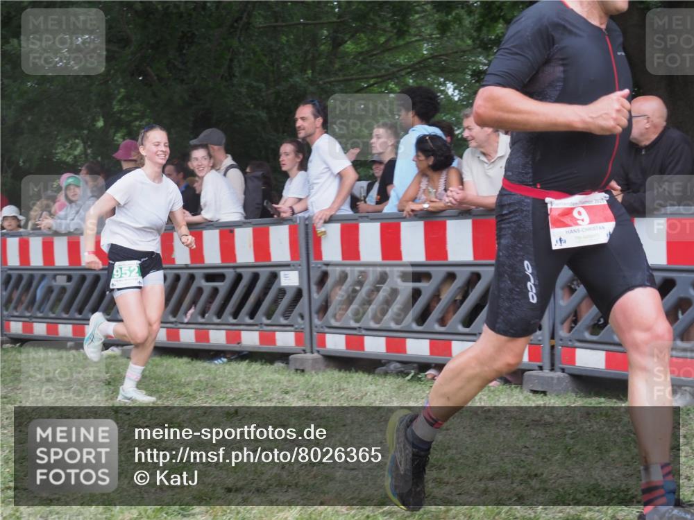 21.06.2025 - 27. Vierlanden-Triathlon KatJ http://msf.ph/oto/8026365 15.06.2025 13:29:15 Ziel 9, 952 meine-sportfotos.de