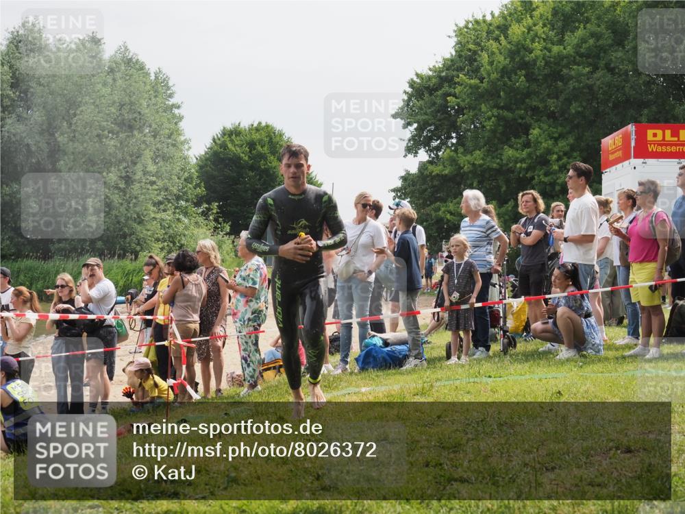 15.06.2025 - 27. Vierlanden-Triathlon KatJ http://msf.ph/oto/8026372 15.06.2025 10:59:49 Schwimmen 641, 727 meine-sportfotos.de
