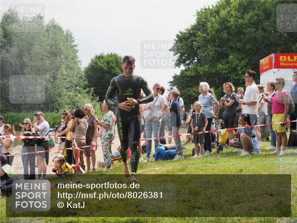 15.06.2025 - 27. Vierlanden-Triathlon KatJ http://msf.ph/oto/8026381 15.06.2025 10:59:49 Schwimmen 641, 727 meine-sportfotos.de