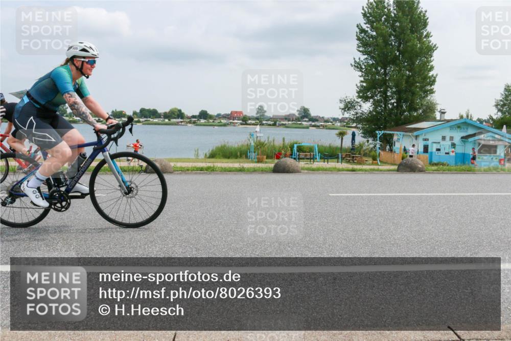 21.06.2025 - 27. Vierlanden-Triathlon H.Heesch http://msf.ph/oto/8026393 15.06.2025 12:12:34 Radfahren 905, 976 meine-sportfotos.de