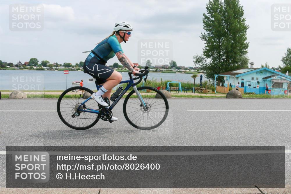 21.06.2025 - 27. Vierlanden-Triathlon H.Heesch http://msf.ph/oto/8026400 15.06.2025 12:12:35 Radfahren 905, 976 meine-sportfotos.de