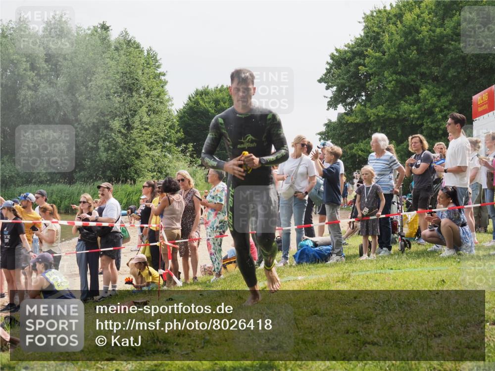 15.06.2025 - 27. Vierlanden-Triathlon KatJ http://msf.ph/oto/8026418 15.06.2025 10:59:50 Schwimmen 641, 727 meine-sportfotos.de