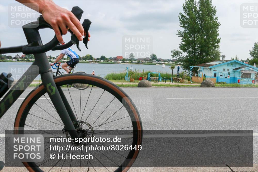 21.06.2025 - 27. Vierlanden-Triathlon H.Heesch http://msf.ph/oto/8026449 15.06.2025 12:12:51 Radfahren 71, 875, 914, 969 meine-sportfotos.de