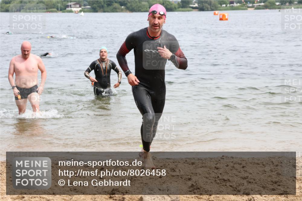 15.06.2025 - 27. Vierlanden-Triathlon Lena Gebhardt http://msf.ph/oto/8026458 15.06.2025 10:58:31 Schwimmen 636, 643, 667, 684, 710, 732, 741, 747 meine-sportfotos.de