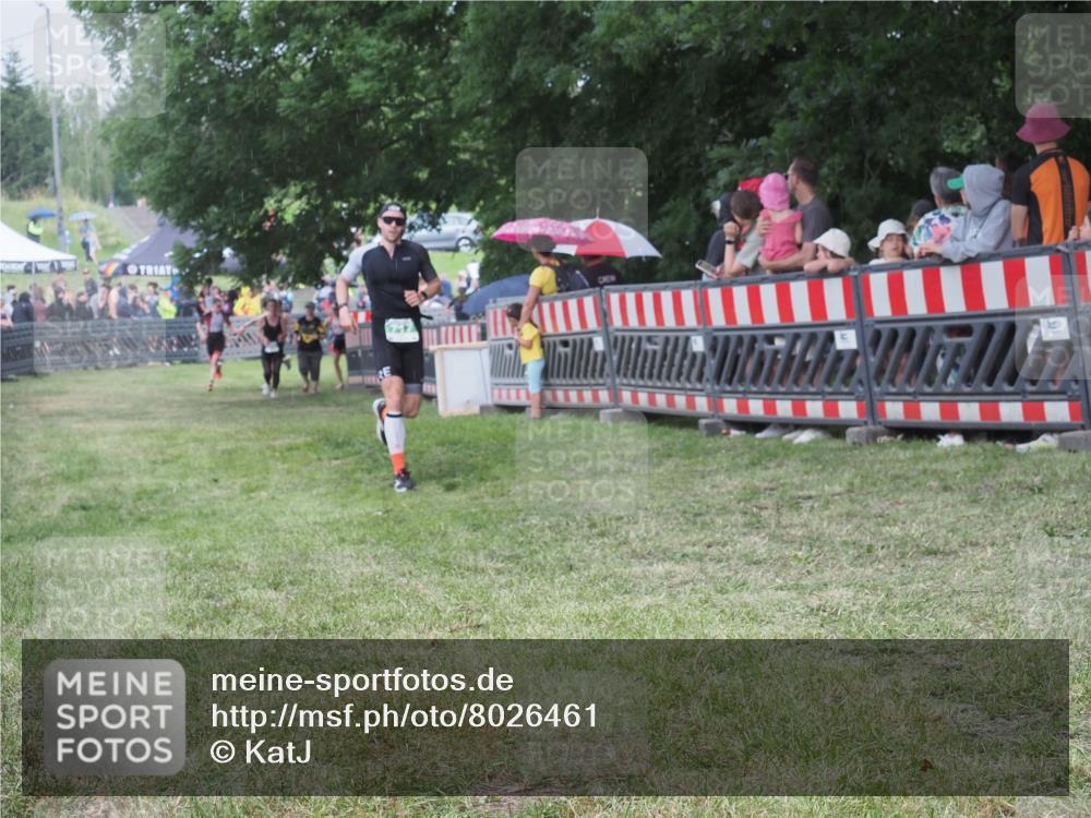 21.06.2025 - 27. Vierlanden-Triathlon KatJ http://msf.ph/oto/8026461 15.06.2025 13:29:35 Ziel 717, 1069, 1070, 1071 meine-sportfotos.de