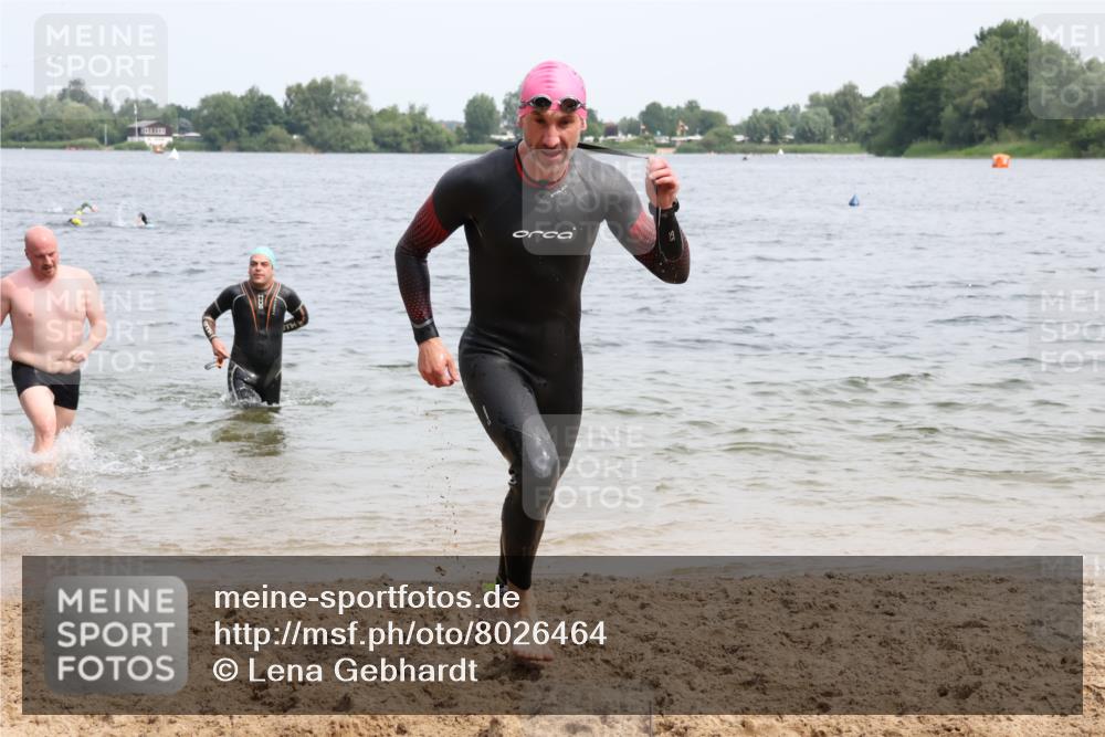 15.06.2025 - 27. Vierlanden-Triathlon Lena Gebhardt http://msf.ph/oto/8026464 15.06.2025 10:58:32 Schwimmen 636, 643, 667, 684, 732, 741, 747 meine-sportfotos.de