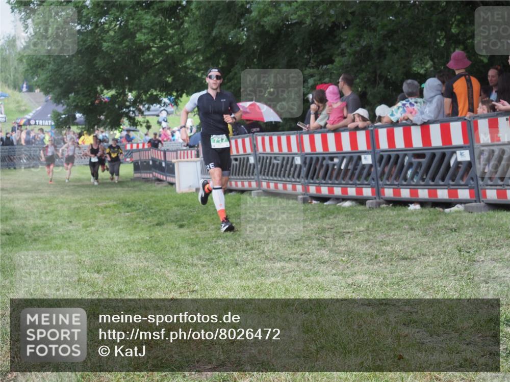 21.06.2025 - 27. Vierlanden-Triathlon KatJ http://msf.ph/oto/8026472 15.06.2025 13:29:36 Ziel 717, 1061, 1069, 1070, 1071 meine-sportfotos.de