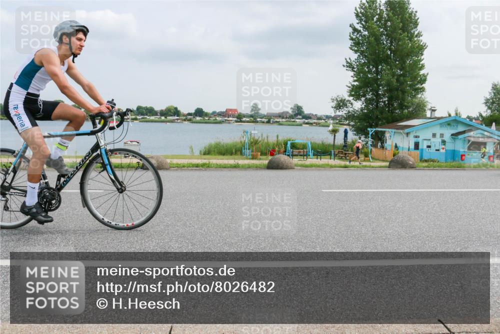 21.06.2025 - 27. Vierlanden-Triathlon H.Heesch http://msf.ph/oto/8026482 15.06.2025 12:12:56 Radfahren 71, 922, 940, 957, 969 meine-sportfotos.de