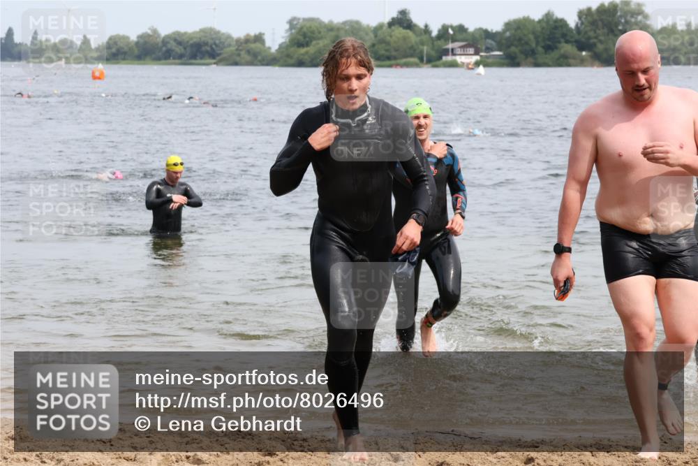 15.06.2025 - 27. Vierlanden-Triathlon Lena Gebhardt http://msf.ph/oto/8026496 15.06.2025 10:58:35 Schwimmen 636, 643, 667, 684, 732, 741, 747 meine-sportfotos.de