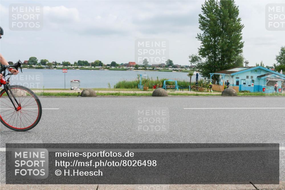 21.06.2025 - 27. Vierlanden-Triathlon H.Heesch http://msf.ph/oto/8026498 15.06.2025 12:12:59 Radfahren 922, 940, 957 meine-sportfotos.de