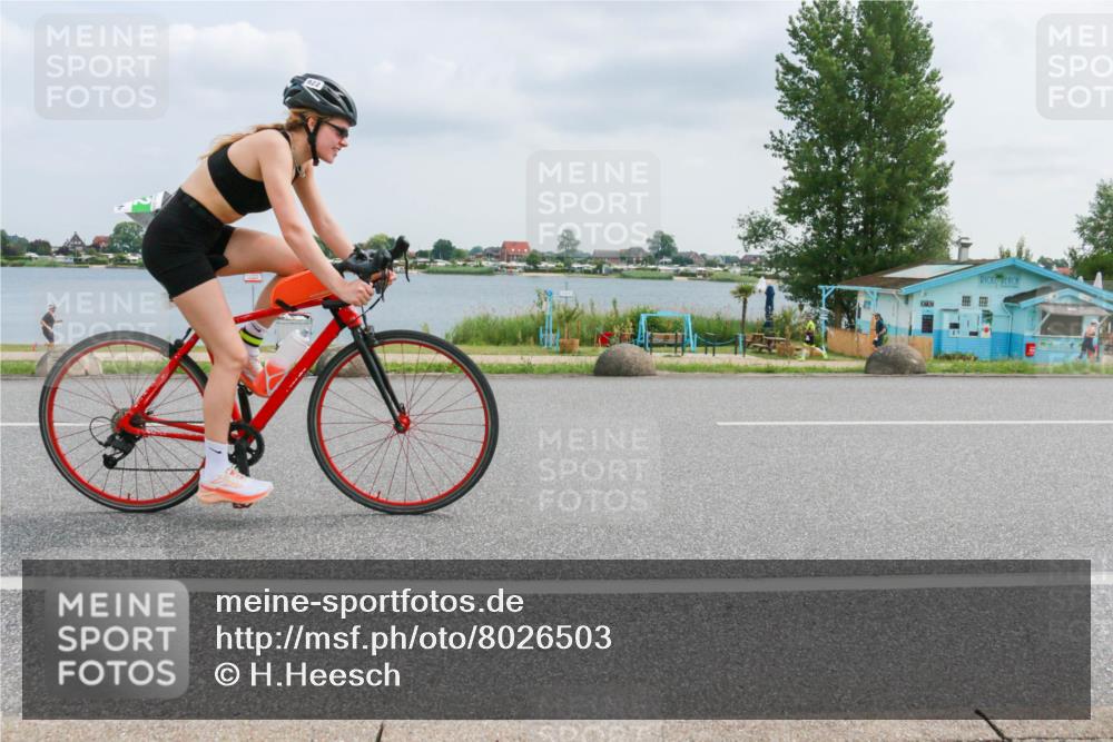 21.06.2025 - 27. Vierlanden-Triathlon H.Heesch http://msf.ph/oto/8026503 15.06.2025 12:12:59 Radfahren 922, 940, 957 meine-sportfotos.de