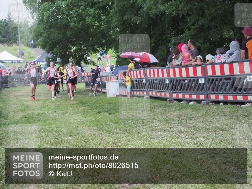 21.06.2025 - 27. Vierlanden-Triathlon KatJ http://msf.ph/oto/8026515 15.06.2025 13:29:39 Ziel 717, 1061, 1069, 1070, 1071 meine-sportfotos.de