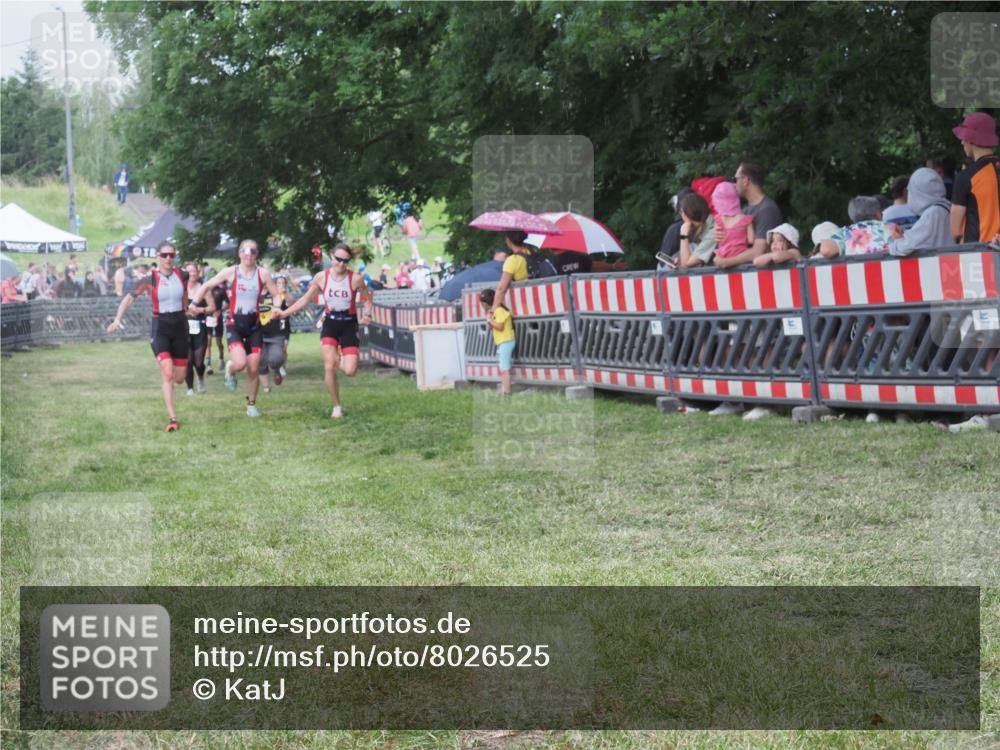 21.06.2025 - 27. Vierlanden-Triathlon KatJ http://msf.ph/oto/8026525 15.06.2025 13:29:40 Ziel 109, 1061, 1069, 1070, 1071 meine-sportfotos.de