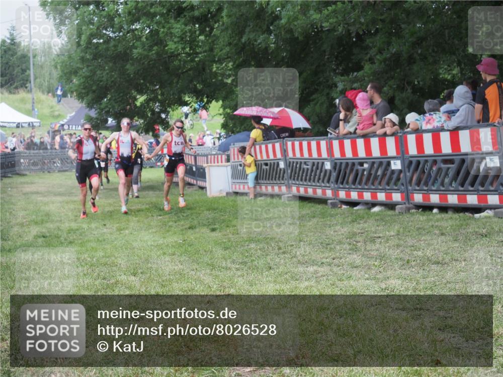 21.06.2025 - 27. Vierlanden-Triathlon KatJ http://msf.ph/oto/8026528 15.06.2025 13:29:40 Ziel 109, 1061, 1069, 1070, 1071 meine-sportfotos.de